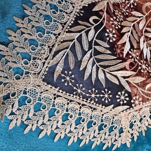 Burgundy lace table runner(s) - 2 listings - Picture 8 of 8